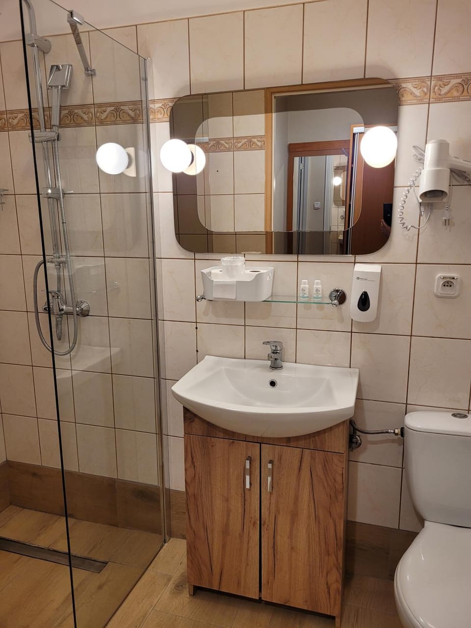 Shower, Toilet, Bathroom, towels, dryer