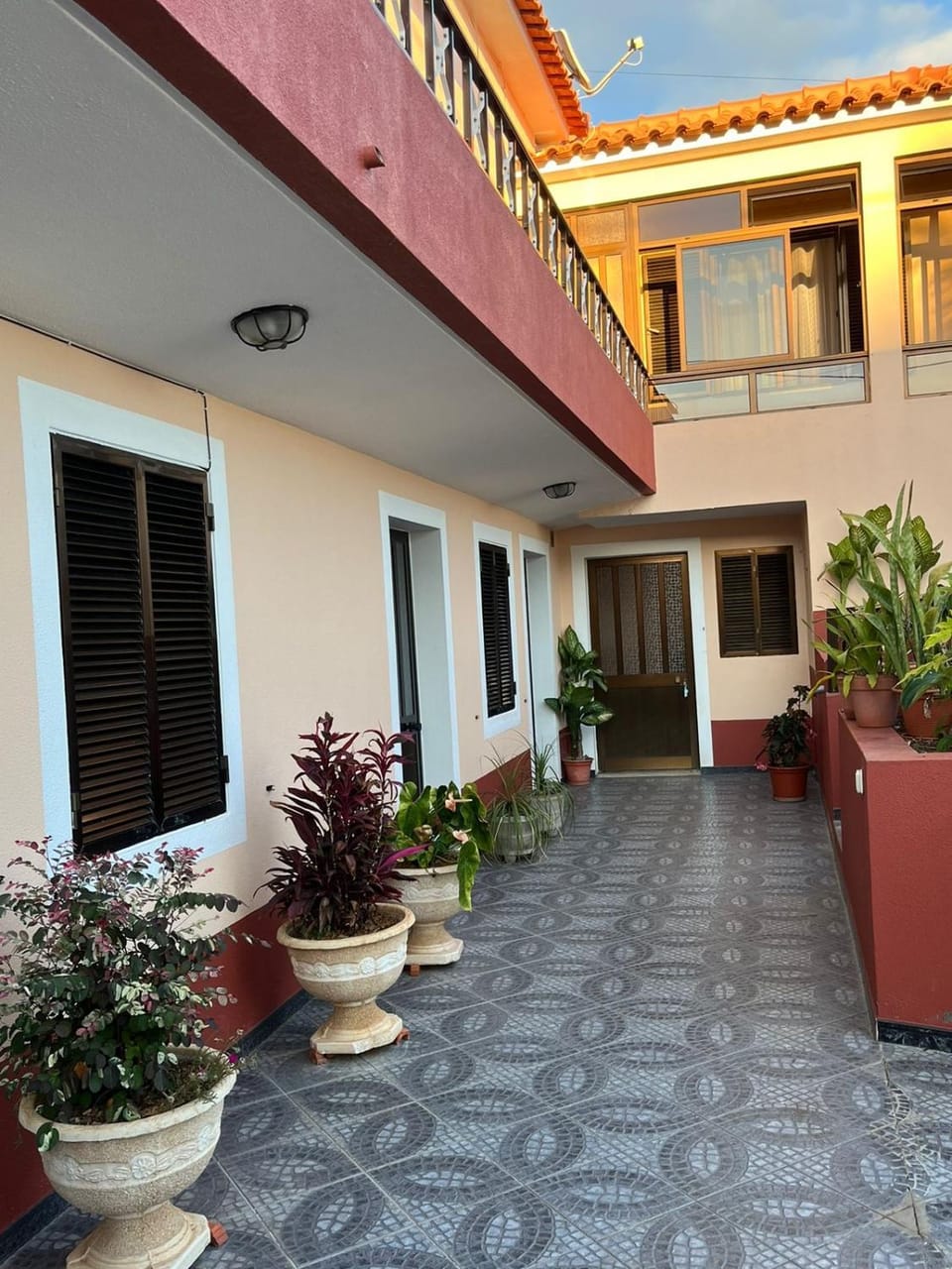 Facade/entrance, Balcony/Terrace