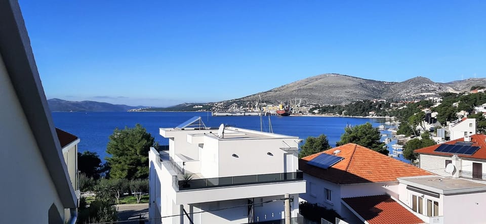 Apartments Figos Apartment in Okrug Gornji