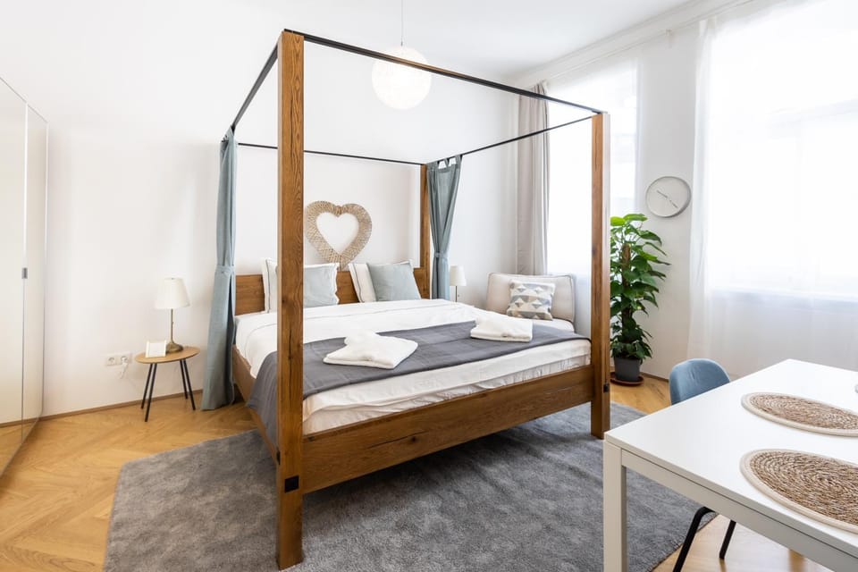 Bedroom, towels