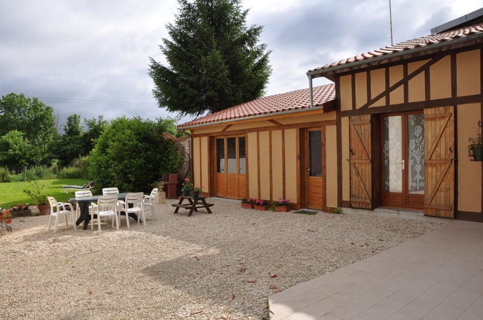 Patio, Facade/entrance, Dining area, Garden view