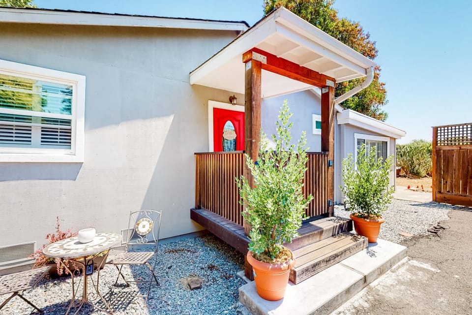 Centrally Located! Dog-Friendly San Rafael Home House in Greenbrae