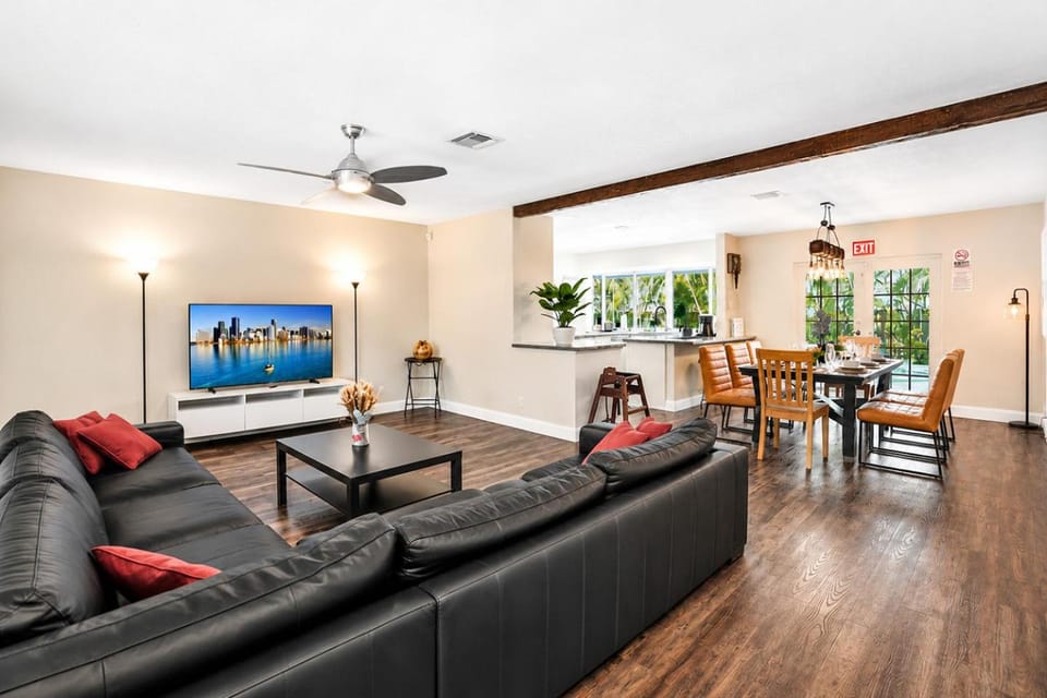 TV and multimedia, Living room, Dining area