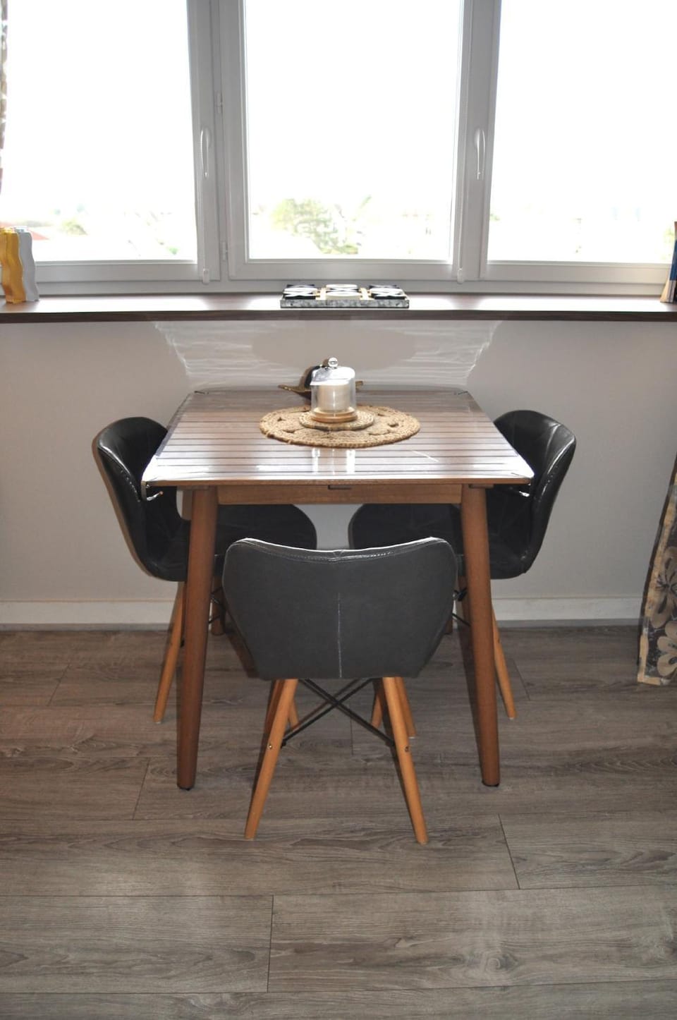 Seating area, Dining area