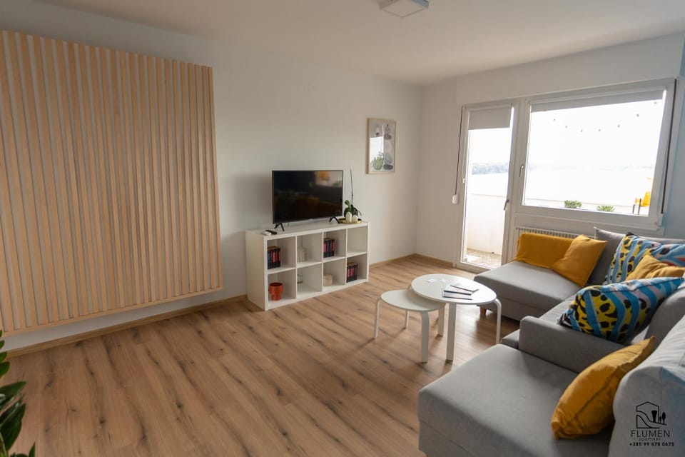 Communal lounge/ TV room, TV and multimedia, Living room, Seating area, Evening entertainment