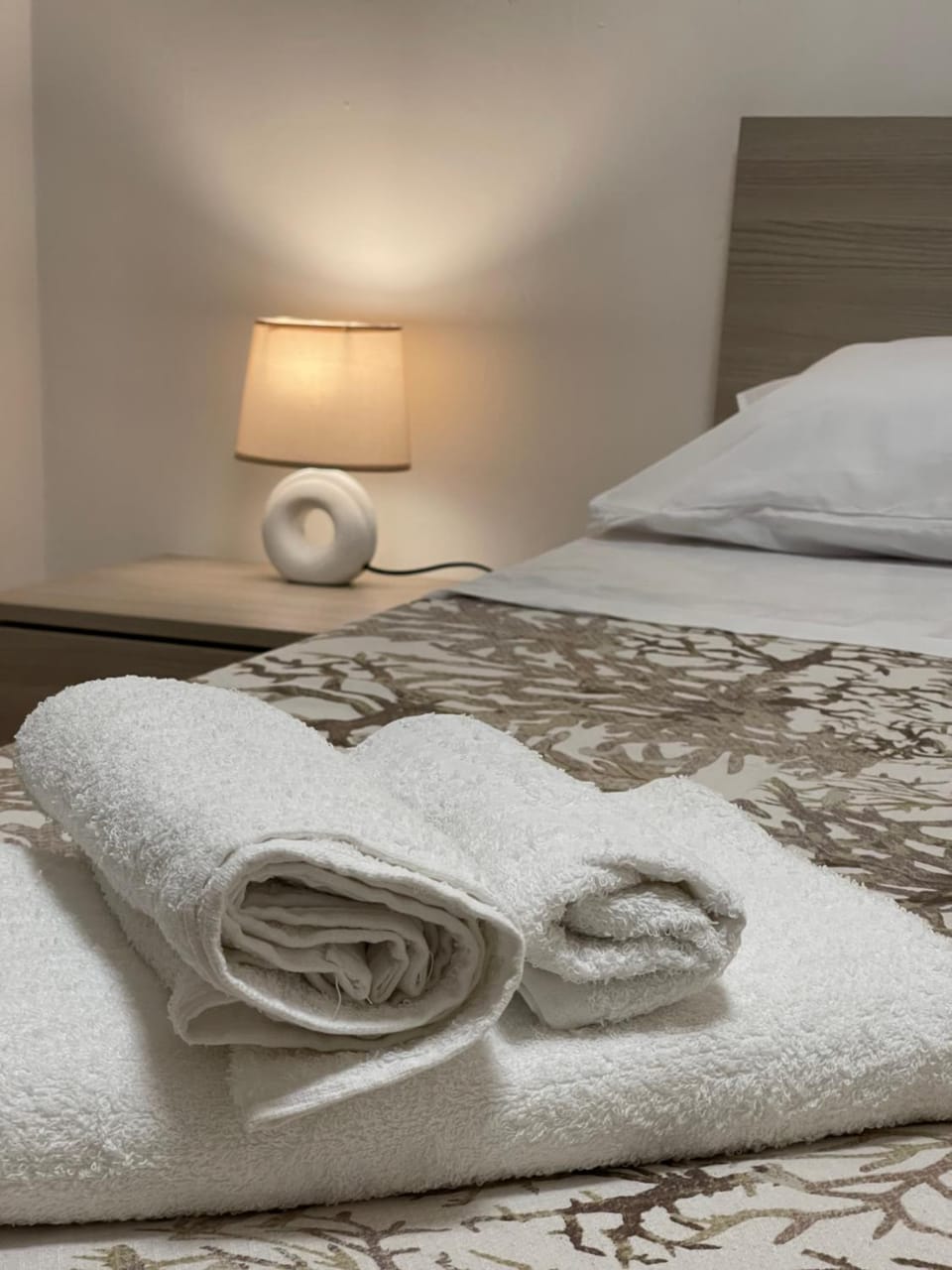 Bed, Decorative detail, towels