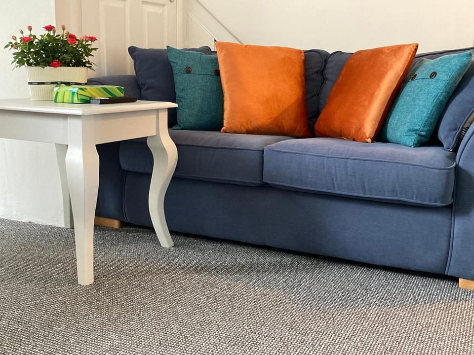 Beautiful apartment one double bedroom with additional single bed and one single bedroom with a sofa bed in lounge Apartment in Plymouth