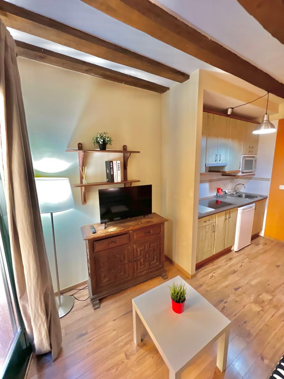 Kitchen or kitchenette, Dining area, pet friendly, stove
