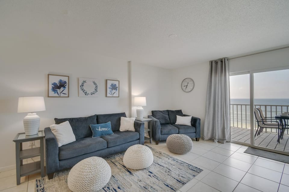 Beachfront Condo in Gulf Shores w/ Pool Access! House in West Beach