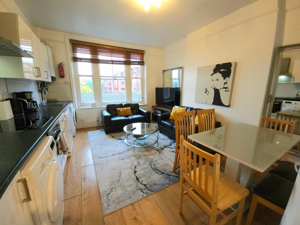 TV and multimedia, Kitchen or kitchenette, Living room, Seating area, Dining area, dishwasher, oven, stove, washing machine, dryer