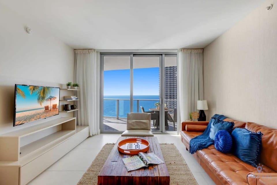 Insane Ocean View Balcony Beachfront Condo Pool Apartment in Hollywood Beach