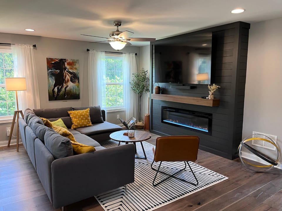TV and multimedia, Living room, Seating area, Evening entertainment, fireplace