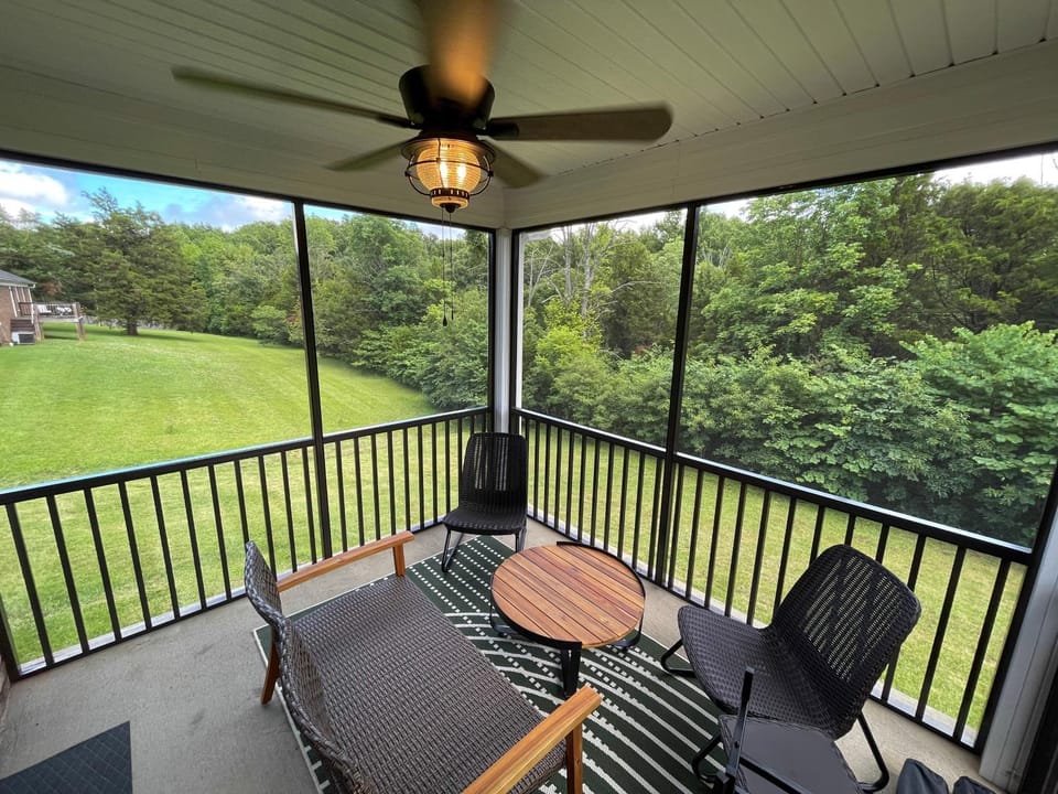 Bluegrass & Bourbon - a Peaceful Retreat & Hangout House in Bardstown