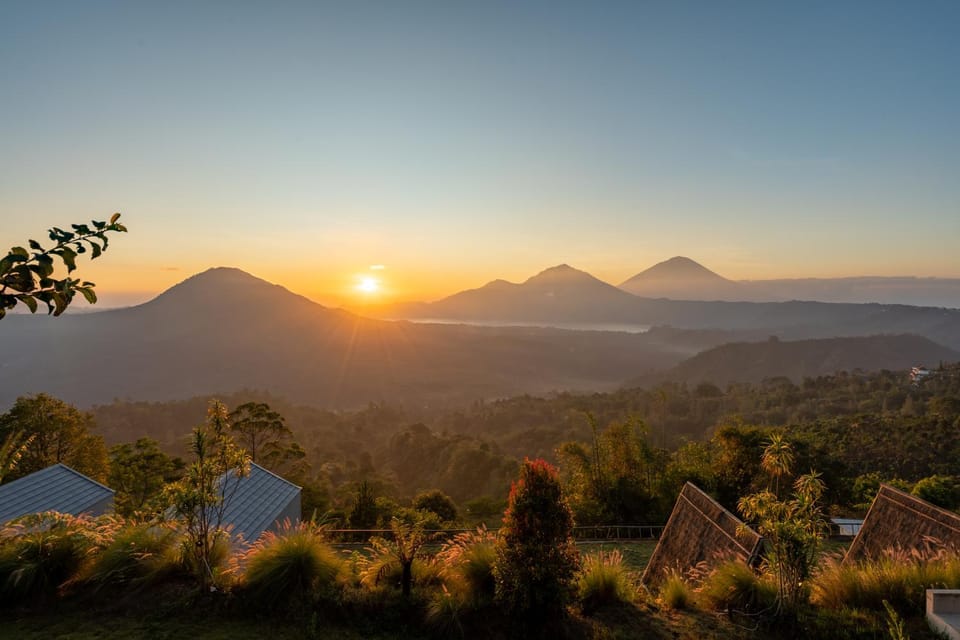 Natural landscape, View (from property/room), Lake view, Mountain view, Sunrise