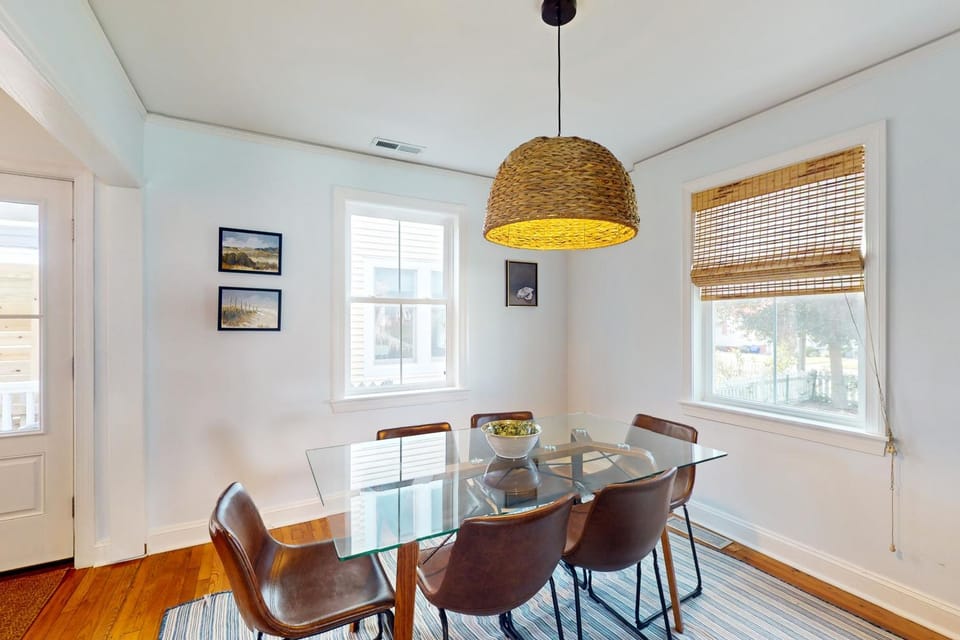 Dog-friendly cottage across from the water in a walkable neighborhood House in Beaufort
