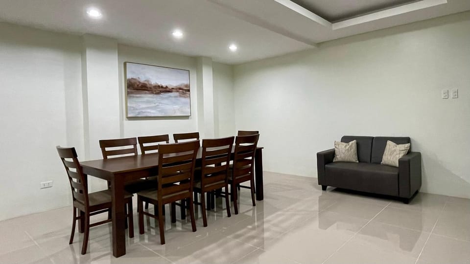 Seating area, Dining area