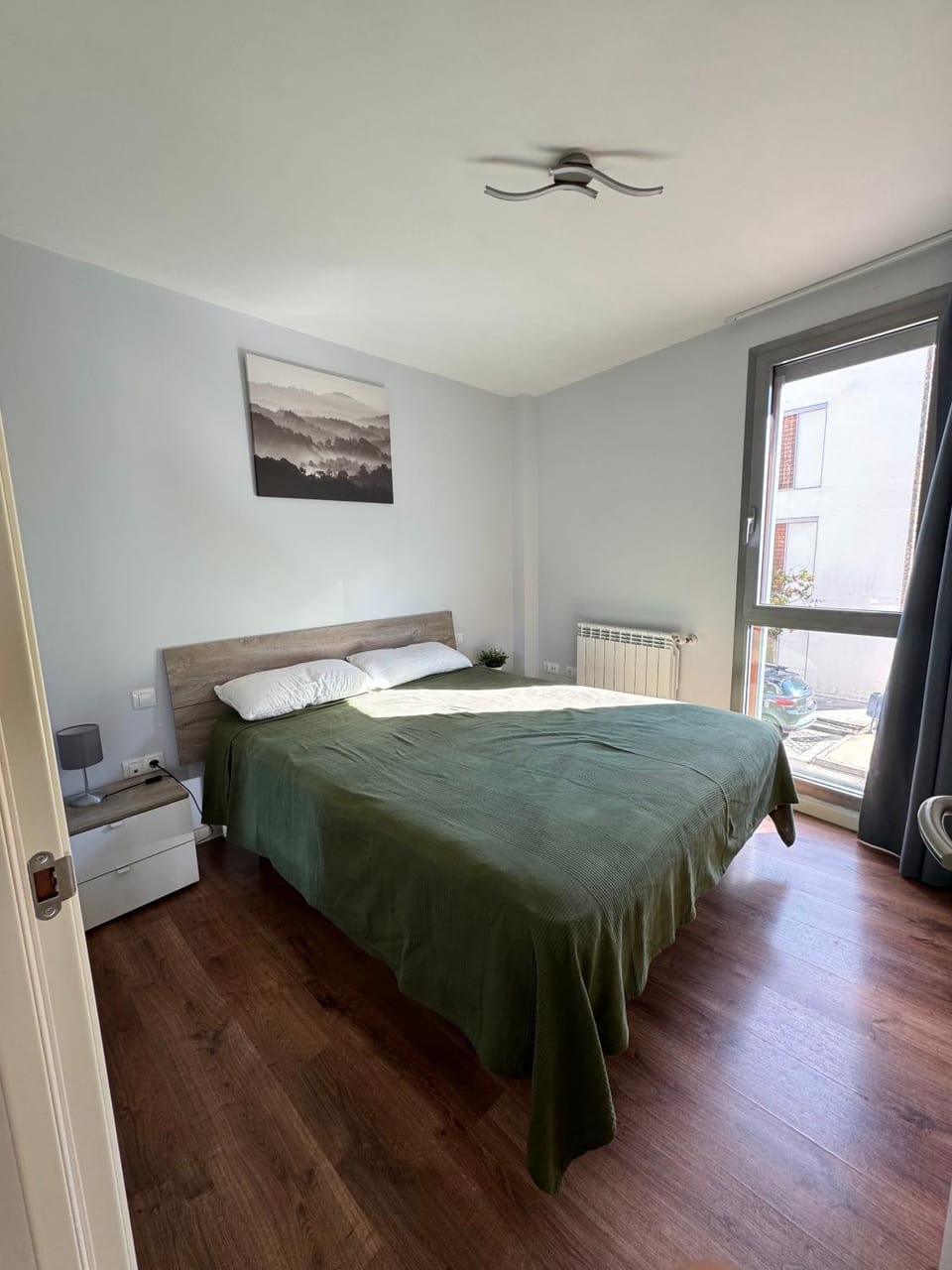 Photo of the whole room, Bedroom