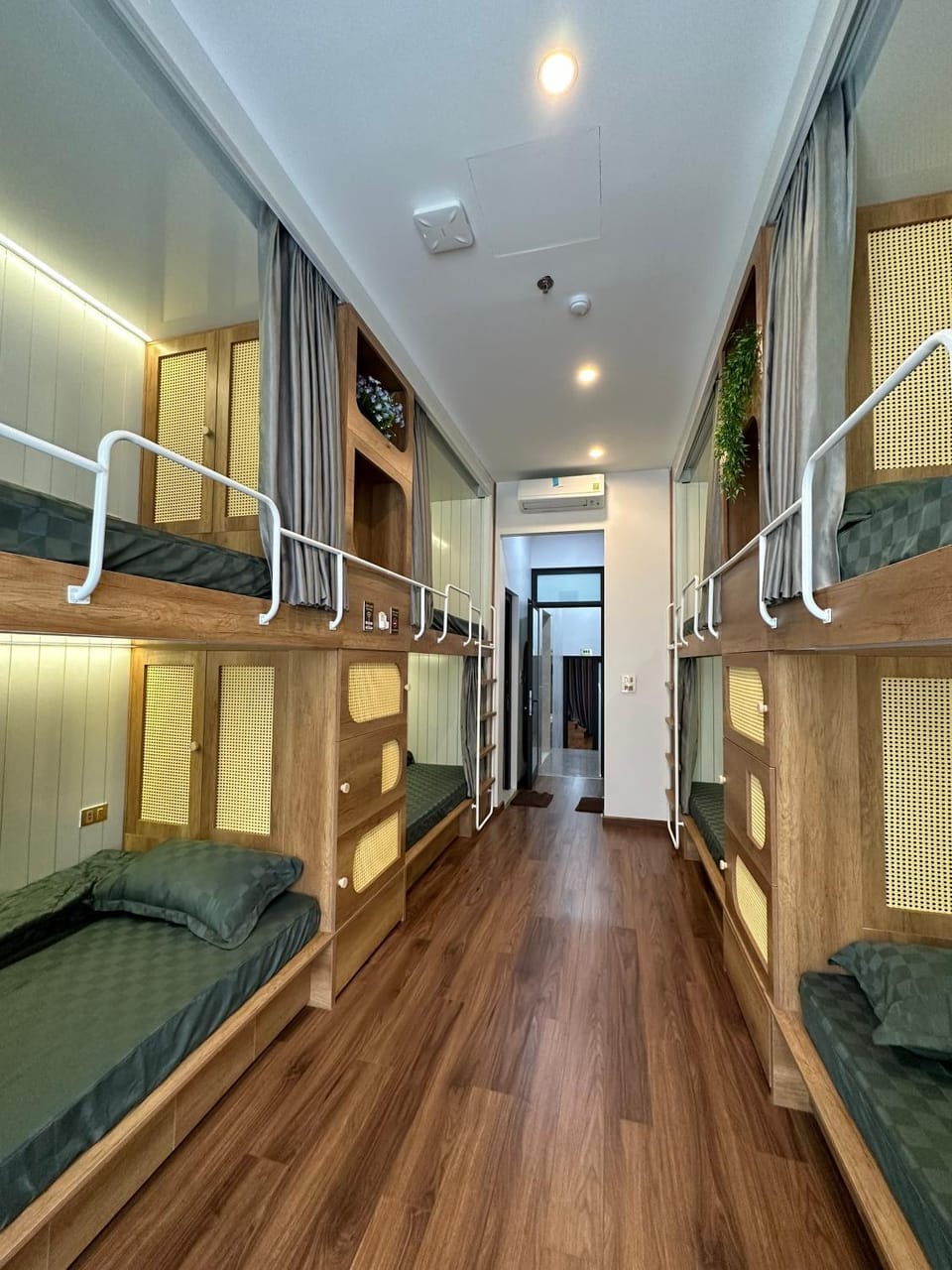 Photo of the whole room, Bedroom, bunk bed, air conditioner