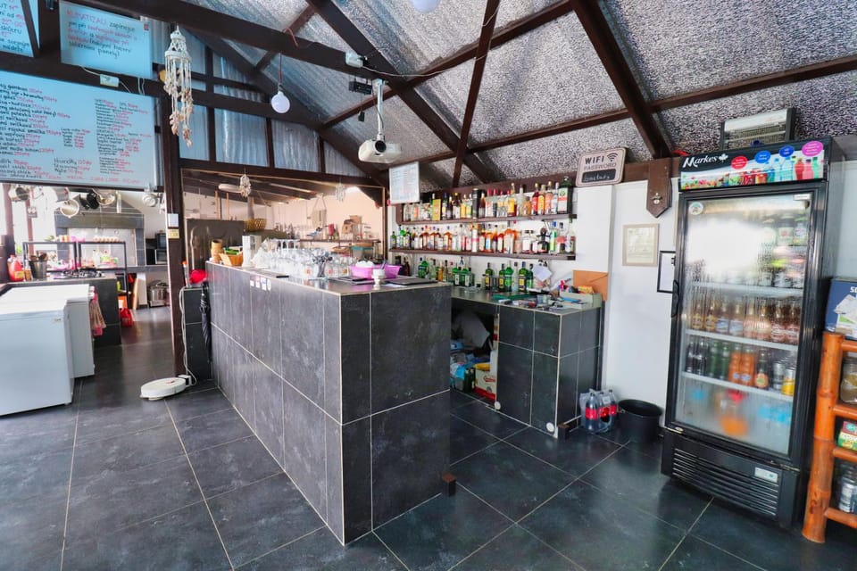 Restaurant/places to eat, Communal lounge/ TV room, Lounge or bar, Food, Lunch, Dinner