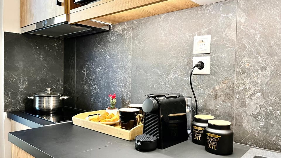 Coffee/tea facilities, Kitchen or kitchenette, kitchen, kitchen