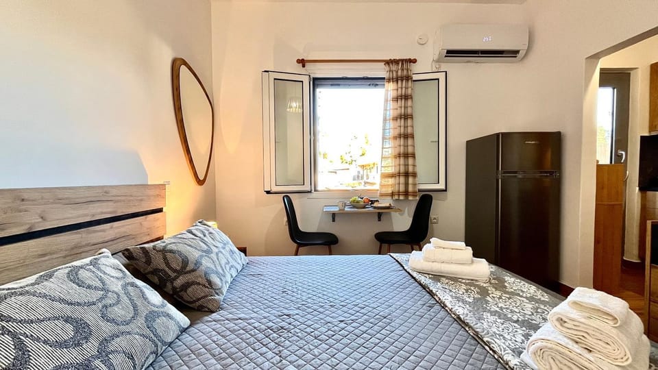 Bed, TV and multimedia, Balcony/Terrace, Balcony/Terrace, Kitchen or kitchenette, Photo of the whole room, Dining area, Bedroom, internet, internet, towels, towels, kitchen, kitchen