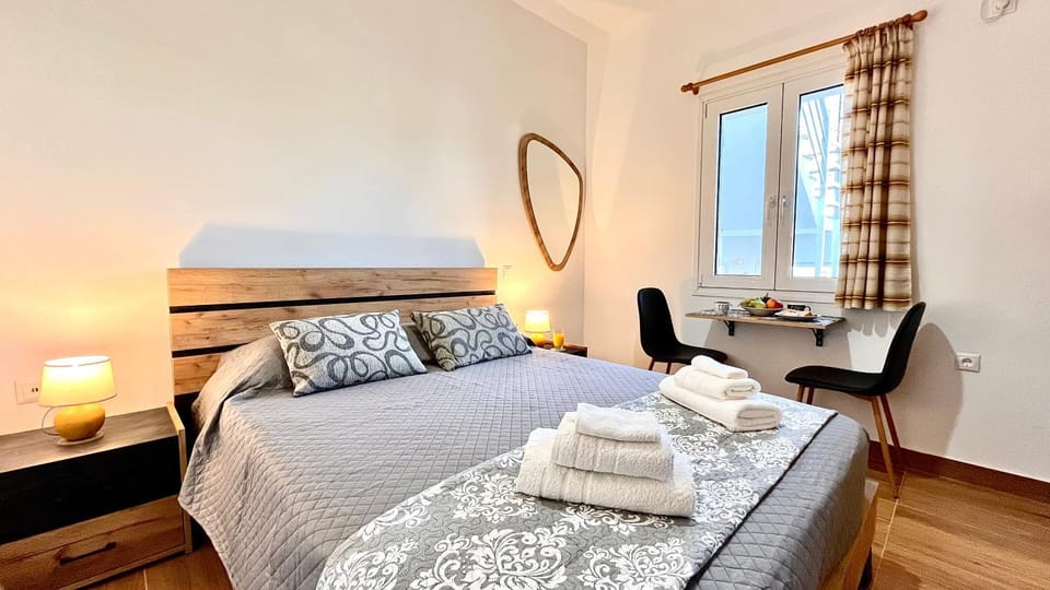 Bed, Photo of the whole room, Dining area, Bedroom, Guests, internet, internet, towels, towels
