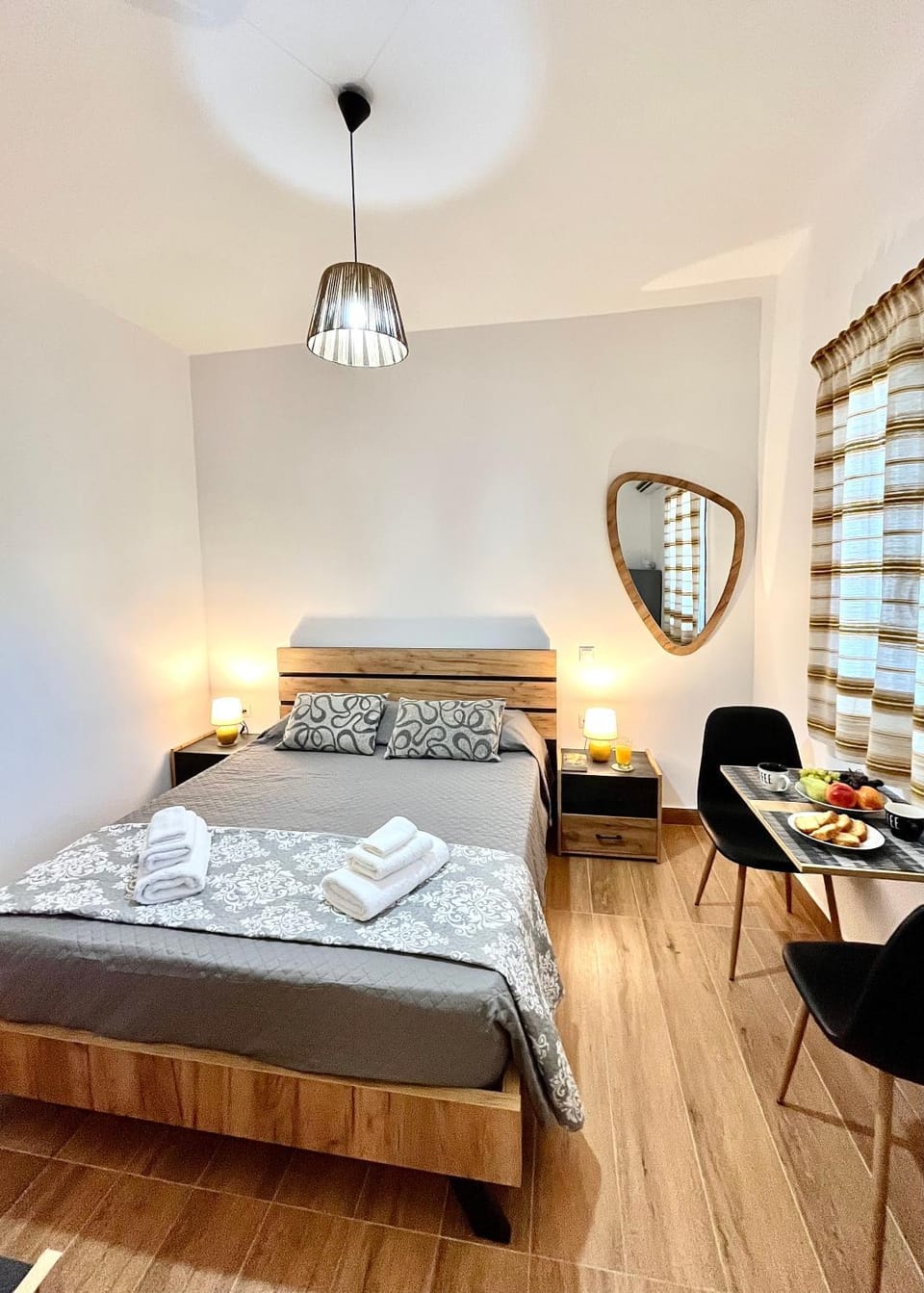 Bed, Summer, TV and multimedia, Coffee/tea facilities, Balcony/Terrace, Balcony/Terrace, Photo of the whole room, Dining area, Beach, Bedroom, Breakfast, cot, Parking, internet, internet, towels, towels, air conditioner, air conditioner