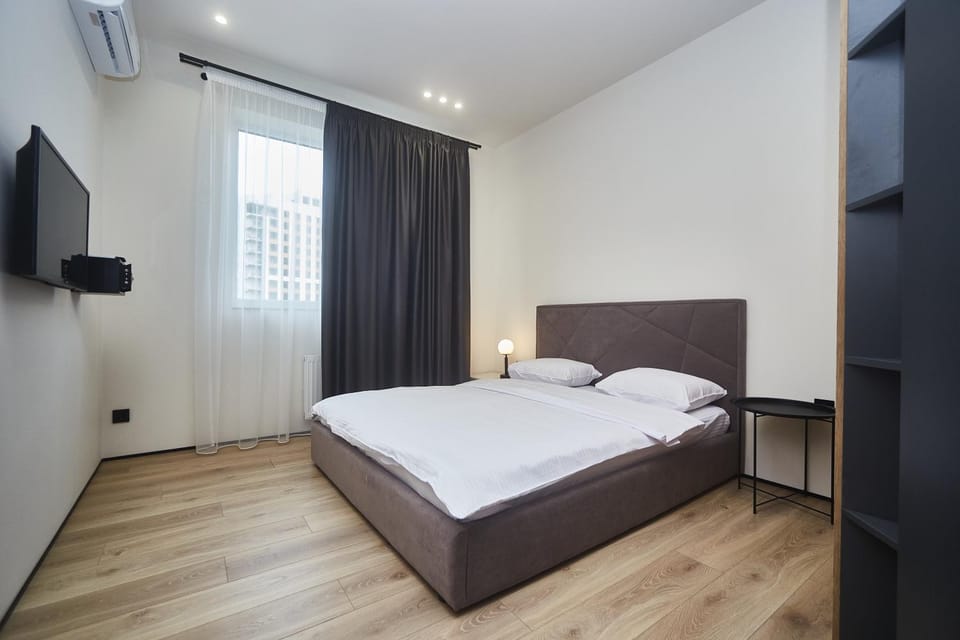 Bed, TV and multimedia, Bedroom, wardrobe, air conditioner