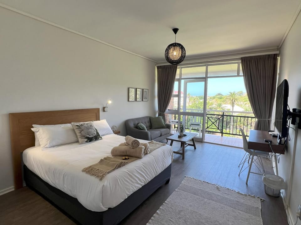 Ocean Daze Brookes Hill Suites - Beachfront Flat Apartment in Port Elizabeth