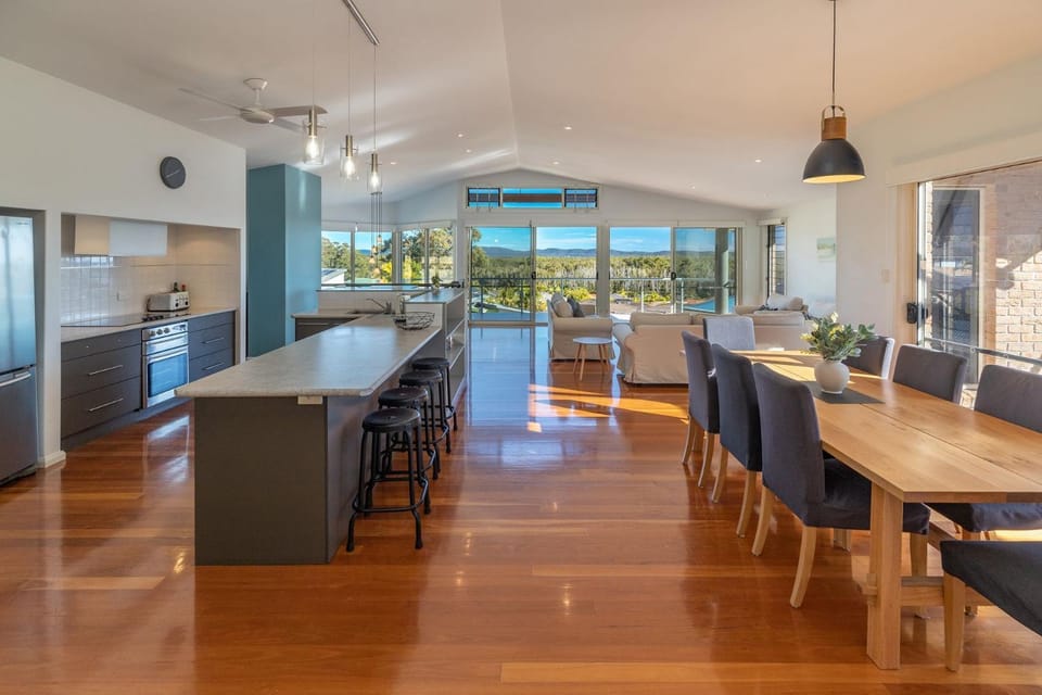 Kitchen or kitchenette, Living room, Dining area