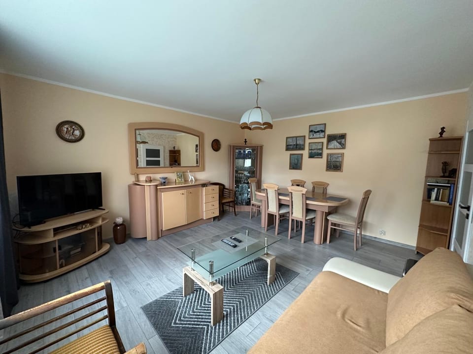 Tradycyjne mieszkanie przy Parku Norweskim Apartment in Lower Silesian Voivodeship