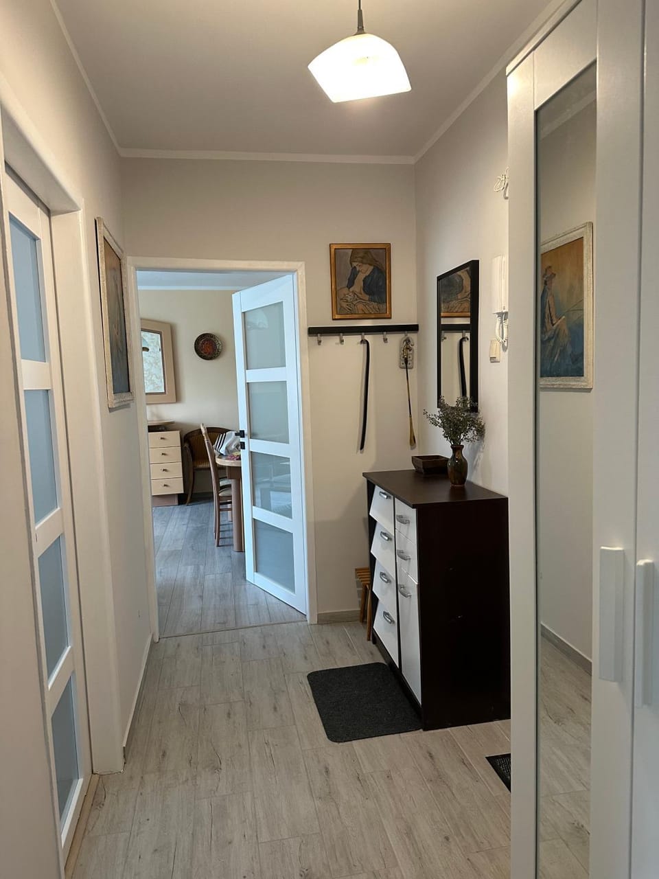 Tradycyjne mieszkanie przy Parku Norweskim Apartment in Lower Silesian Voivodeship
