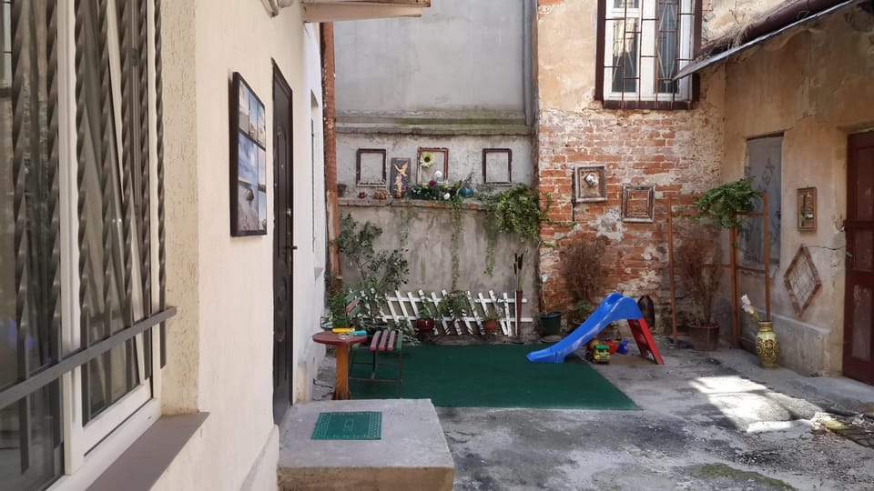 Balcony/Terrace, Decorative detail, Inner courtyard view