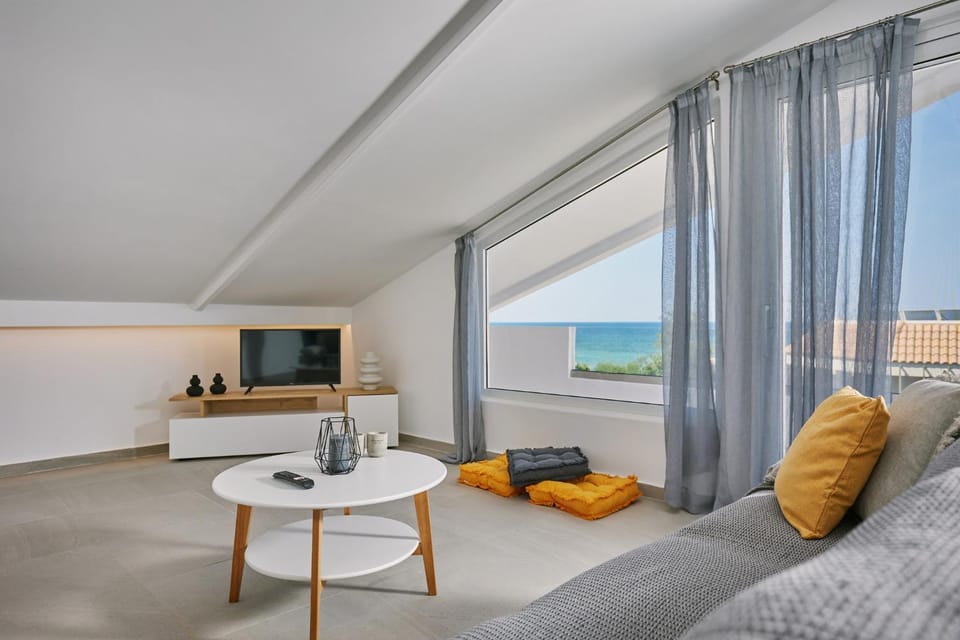 Communal lounge/ TV room, Living room