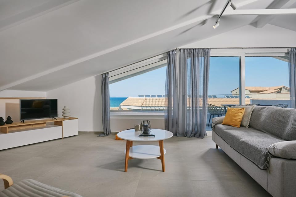 Communal lounge/ TV room, Living room