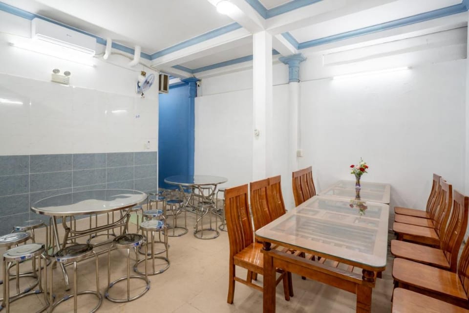Seating area, Dining area