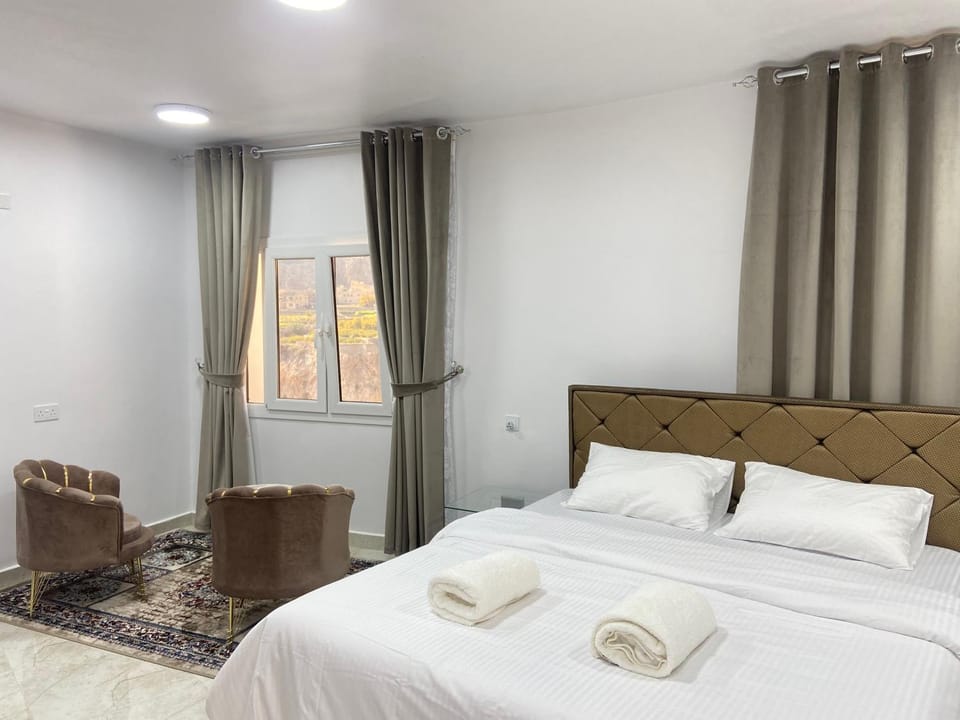 Bed, Seating area, Bedroom, towels