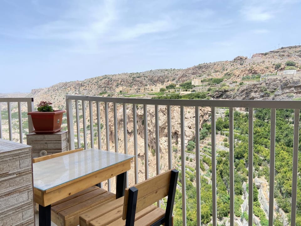 Natural landscape, View (from property/room), Balcony/Terrace, Dining area, Mountain view