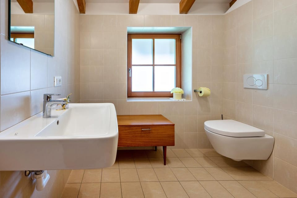 Bathroom, Living room