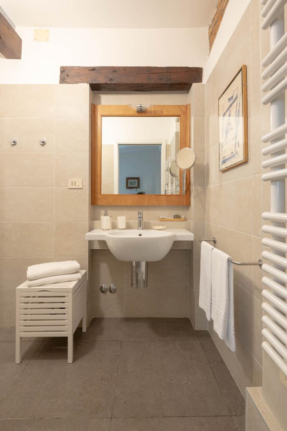 Bathroom, towels