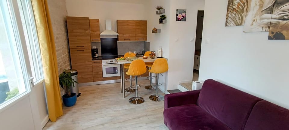 Le Cosyhome de Fontenay I Grand Parking & Netflix & Salon de Jardin Apartment in Pays de la Loire