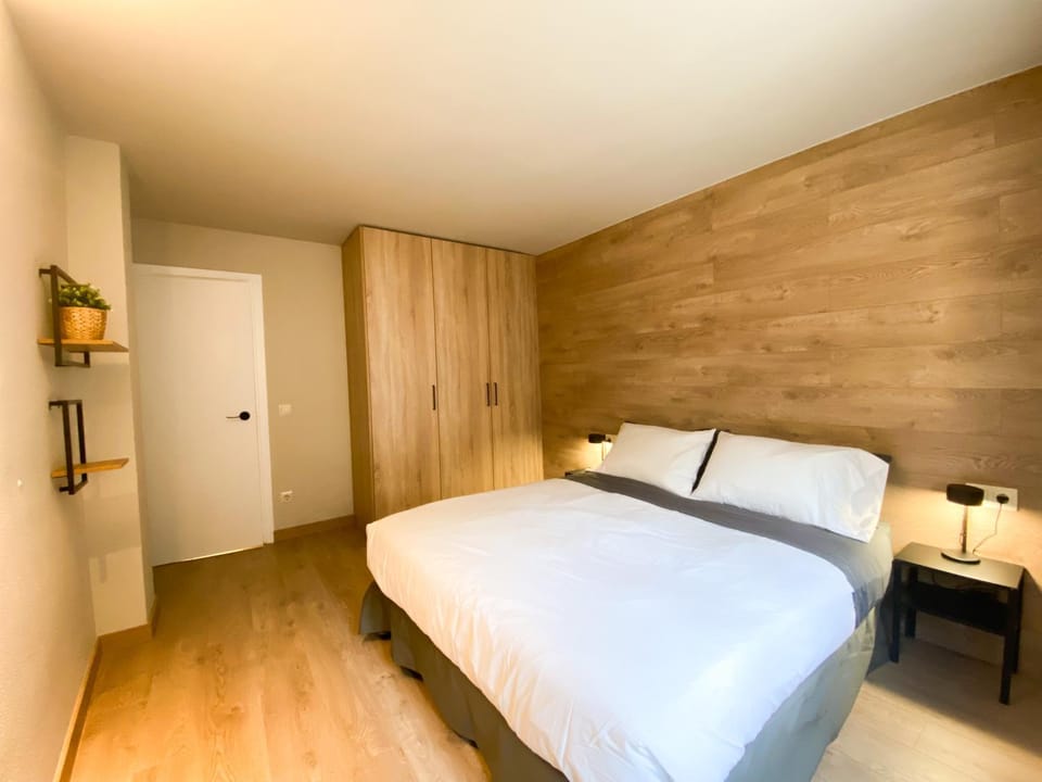 Bed, Photo of the whole room, Bedroom, wardrobe