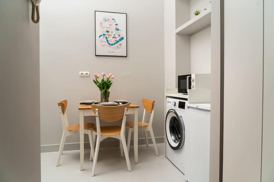 Kitchen or kitchenette, Dining area, minibar, washing machine