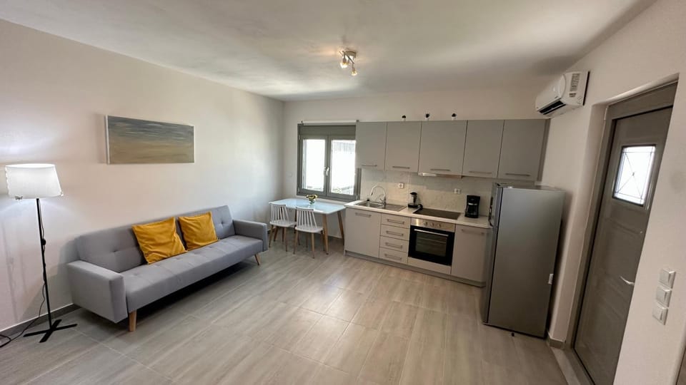 Kitchen or kitchenette, Seating area
