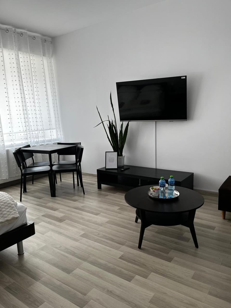 Communal lounge/ TV room, TV and multimedia, Living room, Seating area, Evening entertainment