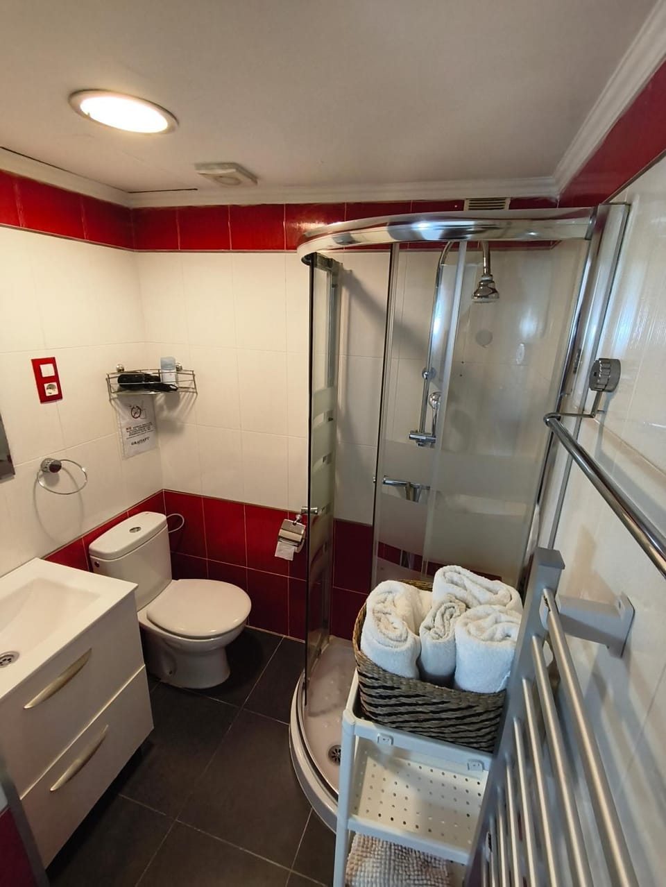 Shower, Bathroom, towels