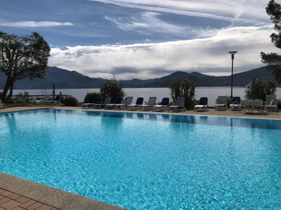 Lake view, Swimming pool