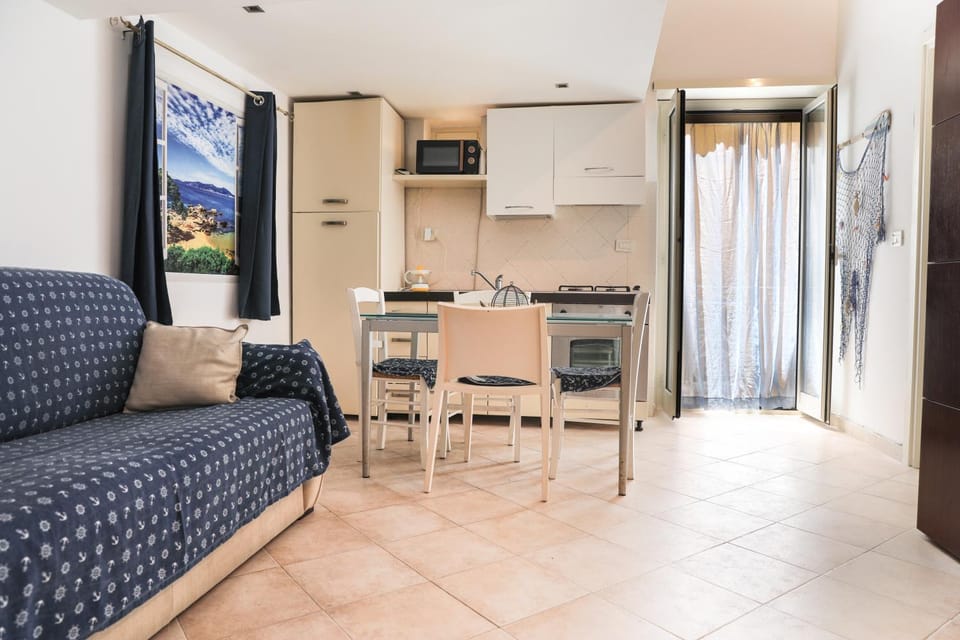 Bed, Living room