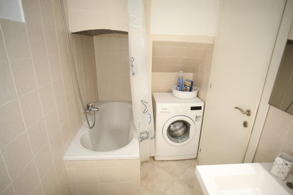 Shower, Bath