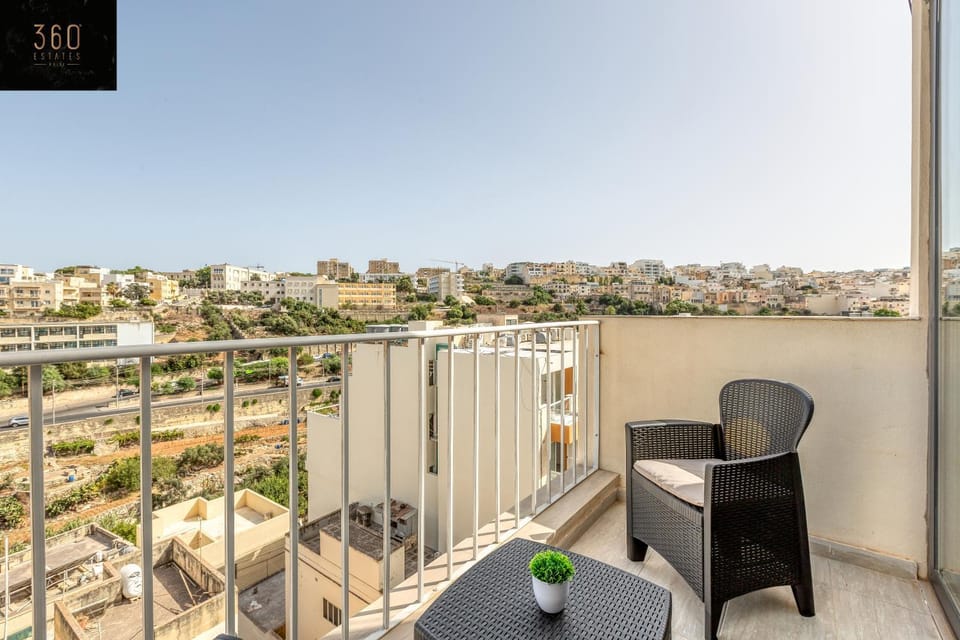 Patio, Day, View (from property/room), Balcony/Terrace, Living room, Seating area, Dining area, City view